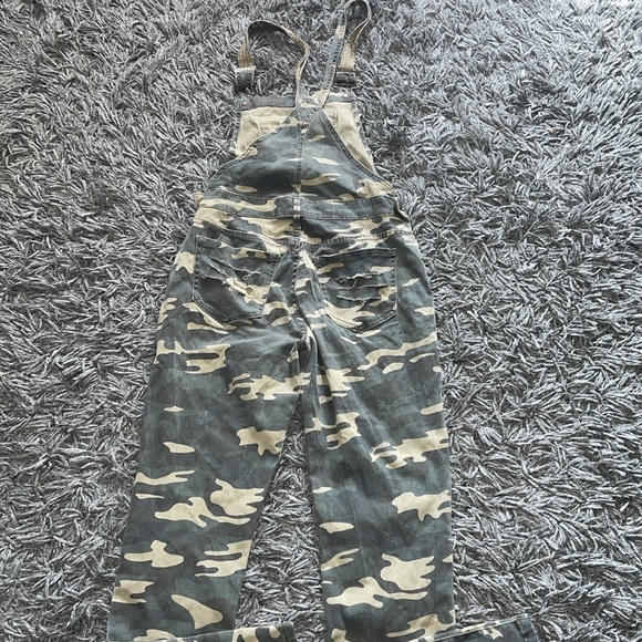 Forever 21 camo overall size small - Picture 9 of 13